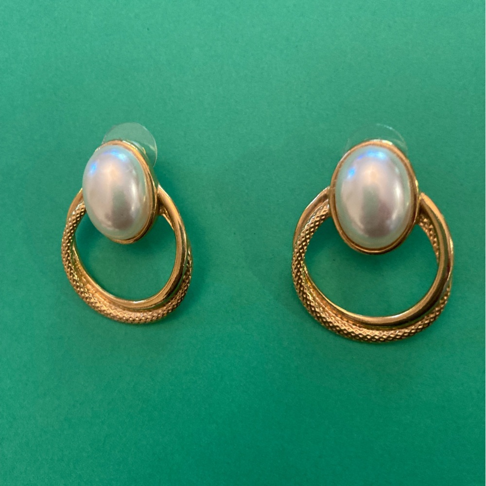 Elegant Gold and Pearl Earrings